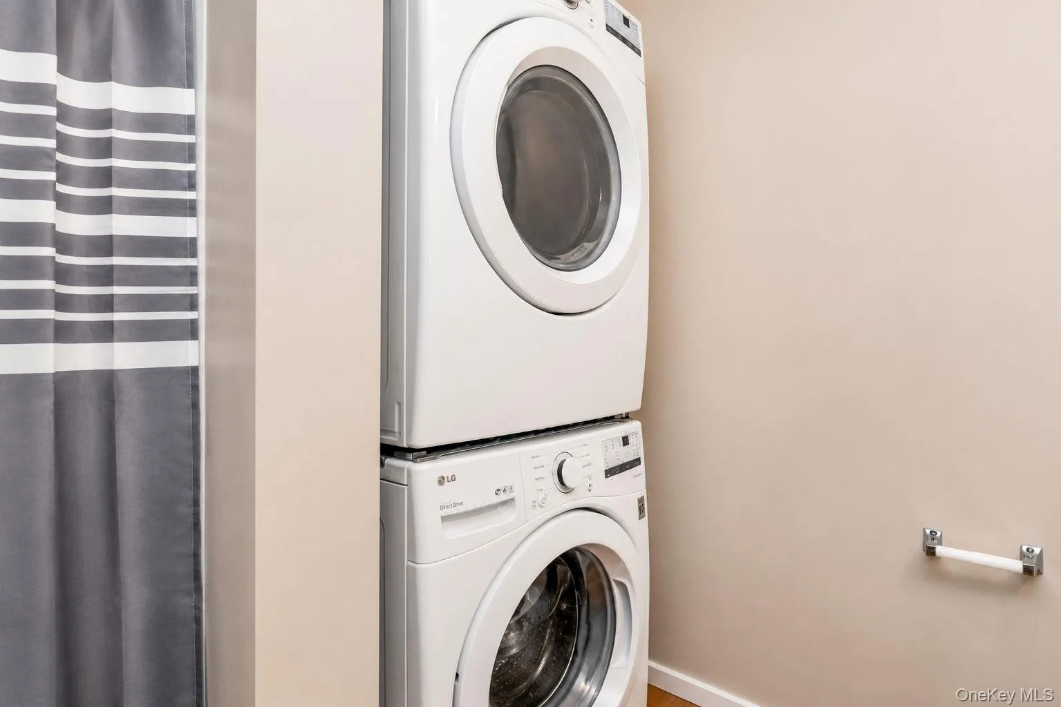 69 Glazer Drive, Wallkill, NY, 1 Bedroom Bedrooms, 5 Rooms Rooms,1 BathroomBathrooms,Residential,For Rent,Glazer,0,1034346 69 Glazer Drive, Wallkill, NY, 1 Bedroom Bedrooms, 5 Rooms Rooms,1 BathroomBathrooms,Residential,For Rent,Glazer,0,1034346