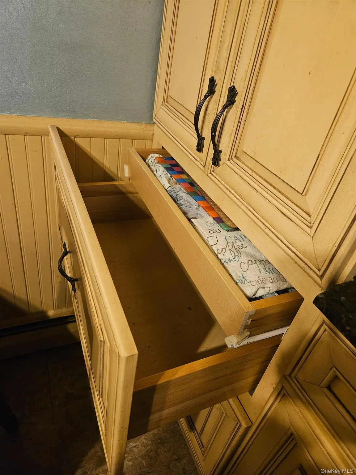 Oak kitchen cabinets Oak kitchen cabinets