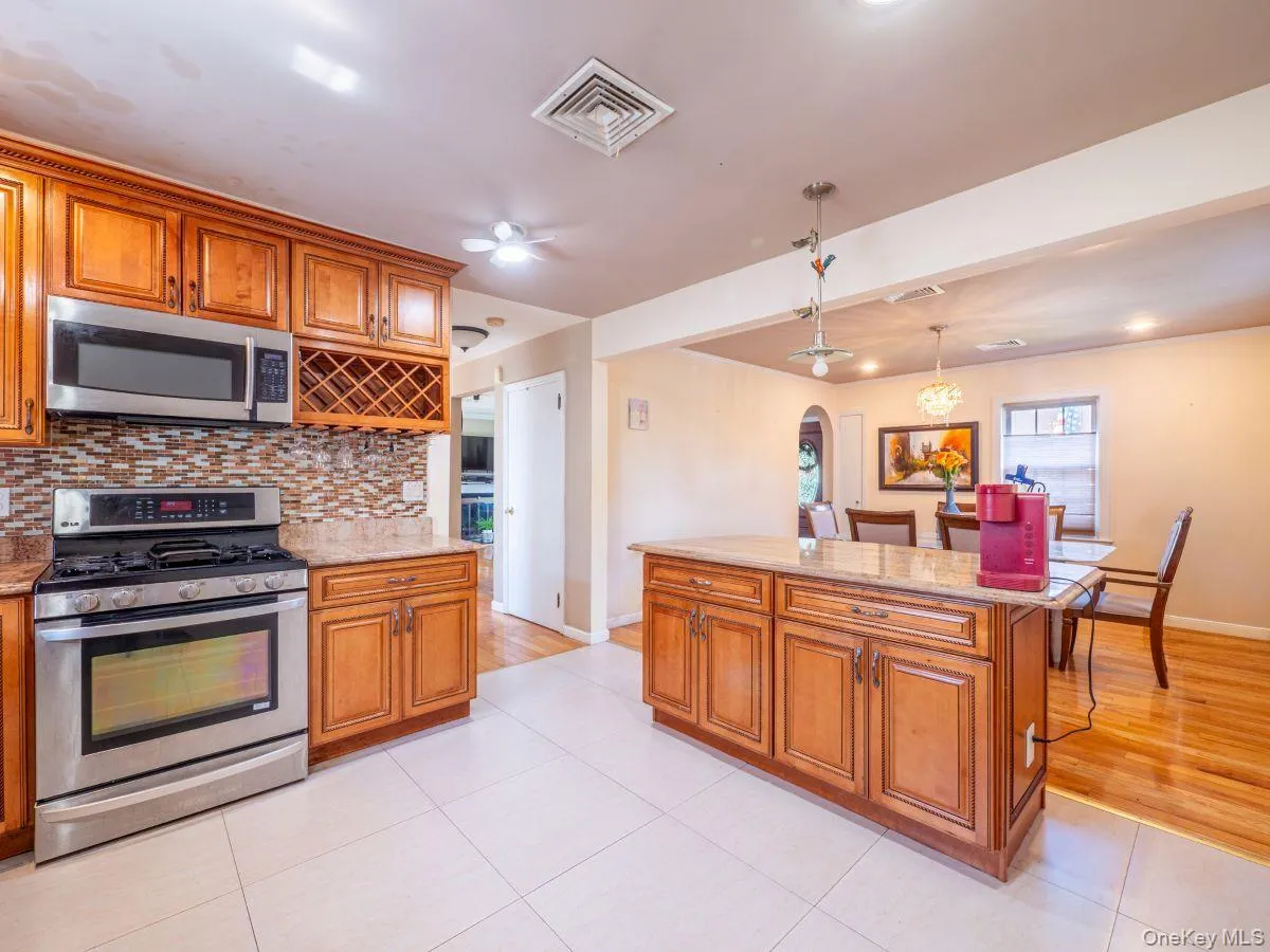 295 Ivy Avenue, North Hempstead, NY, 3 Bedrooms Bedrooms, 7 Rooms Rooms,2 BathroomsBathrooms,Residential,For Rent,Ivy,0,1034366 295 Ivy Avenue, North Hempstead, NY, 3 Bedrooms Bedrooms, 7 Rooms Rooms,2 BathroomsBathrooms,Residential,For Rent,Ivy,0,1034366