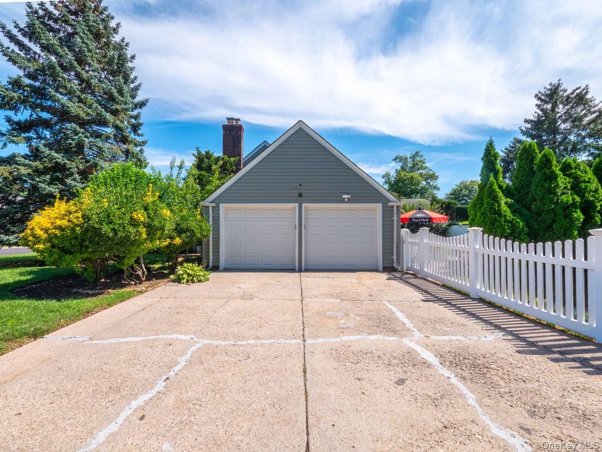 295 Ivy Avenue, North Hempstead, NY, 3 Bedrooms Bedrooms, 7 Rooms Rooms,2 BathroomsBathrooms,Residential,For Rent,Ivy,0,1034366 295 Ivy Avenue, North Hempstead, NY, 3 Bedrooms Bedrooms, 7 Rooms Rooms,2 BathroomsBathrooms,Residential,For Rent,Ivy,0,1034366