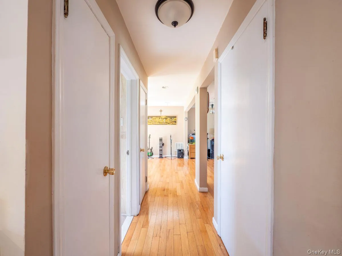 295 Ivy Avenue, North Hempstead, NY, 3 Bedrooms Bedrooms, 7 Rooms Rooms,2 BathroomsBathrooms,Residential,For Rent,Ivy,0,1034366 295 Ivy Avenue, North Hempstead, NY, 3 Bedrooms Bedrooms, 7 Rooms Rooms,2 BathroomsBathrooms,Residential,For Rent,Ivy,0,1034366