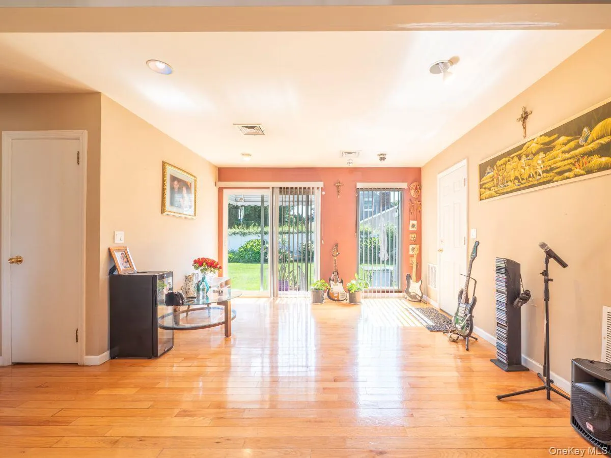 295 Ivy Avenue, North Hempstead, NY, 3 Bedrooms Bedrooms, 7 Rooms Rooms,2 BathroomsBathrooms,Residential,For Rent,Ivy,0,1034366 295 Ivy Avenue, North Hempstead, NY, 3 Bedrooms Bedrooms, 7 Rooms Rooms,2 BathroomsBathrooms,Residential,For Rent,Ivy,0,1034366