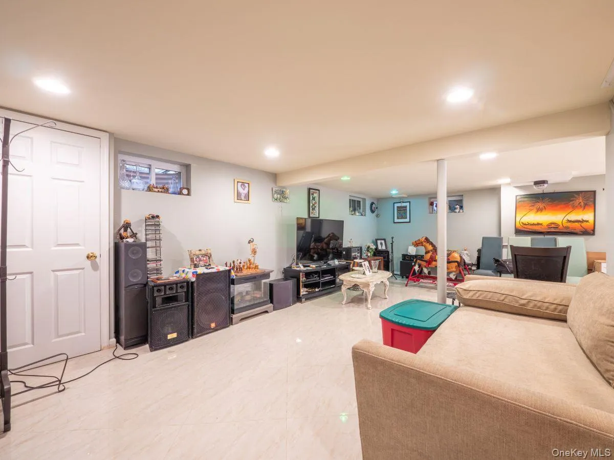 295 Ivy Avenue, North Hempstead, NY, 3 Bedrooms Bedrooms, 7 Rooms Rooms,2 BathroomsBathrooms,Residential,For Rent,Ivy,0,1034366 295 Ivy Avenue, North Hempstead, NY, 3 Bedrooms Bedrooms, 7 Rooms Rooms,2 BathroomsBathrooms,Residential,For Rent,Ivy,0,1034366