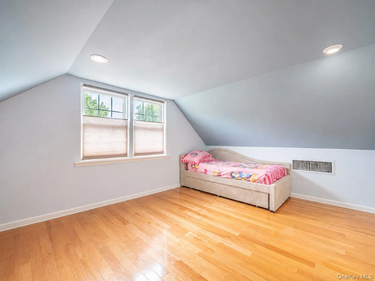 295 Ivy Avenue, North Hempstead, NY, 3 Bedrooms Bedrooms, 7 Rooms Rooms,2 BathroomsBathrooms,Residential,For Rent,Ivy,0,1034366 295 Ivy Avenue, North Hempstead, NY, 3 Bedrooms Bedrooms, 7 Rooms Rooms,2 BathroomsBathrooms,Residential,For Rent,Ivy,0,1034366
