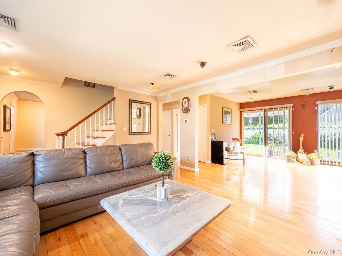 295 Ivy Avenue, North Hempstead, NY, 3 Bedrooms Bedrooms, 7 Rooms Rooms,2 BathroomsBathrooms,Residential,For Rent,Ivy,0,1034366 295 Ivy Avenue, North Hempstead, NY, 3 Bedrooms Bedrooms, 7 Rooms Rooms,2 BathroomsBathrooms,Residential,For Rent,Ivy,0,1034366