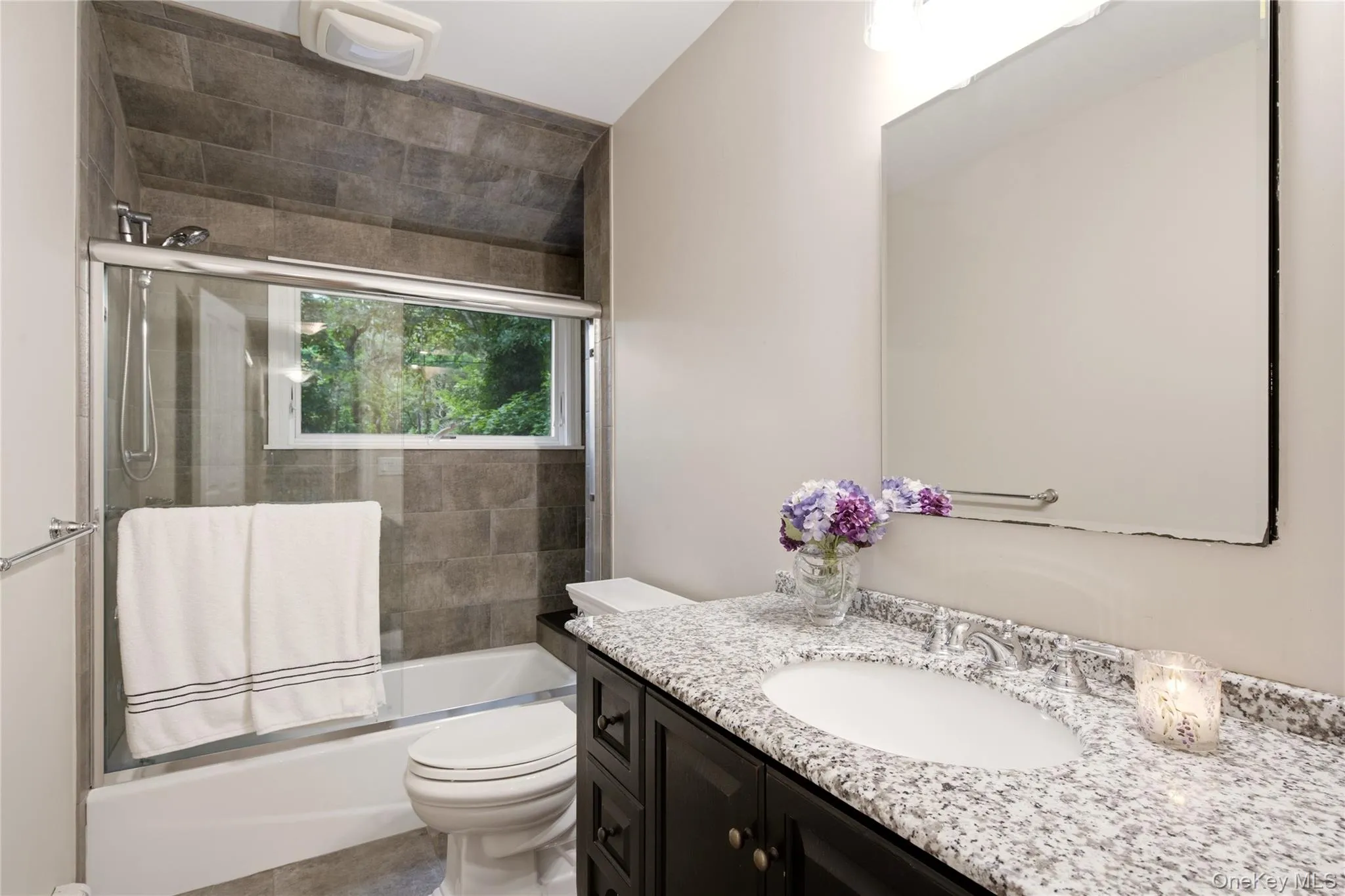 Main Hall Bath With Tub & Stone Counter Main Hall Bath With Tub & Stone Counter