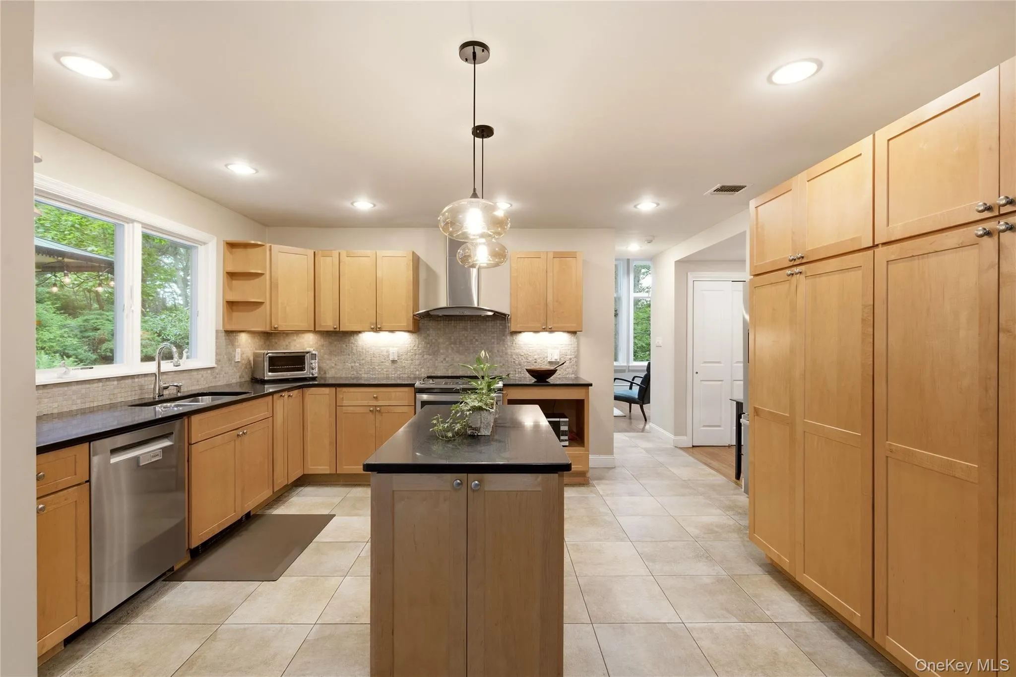 Ample Cabinets, Sleek Finishes Ample Cabinets, Sleek Finishes
