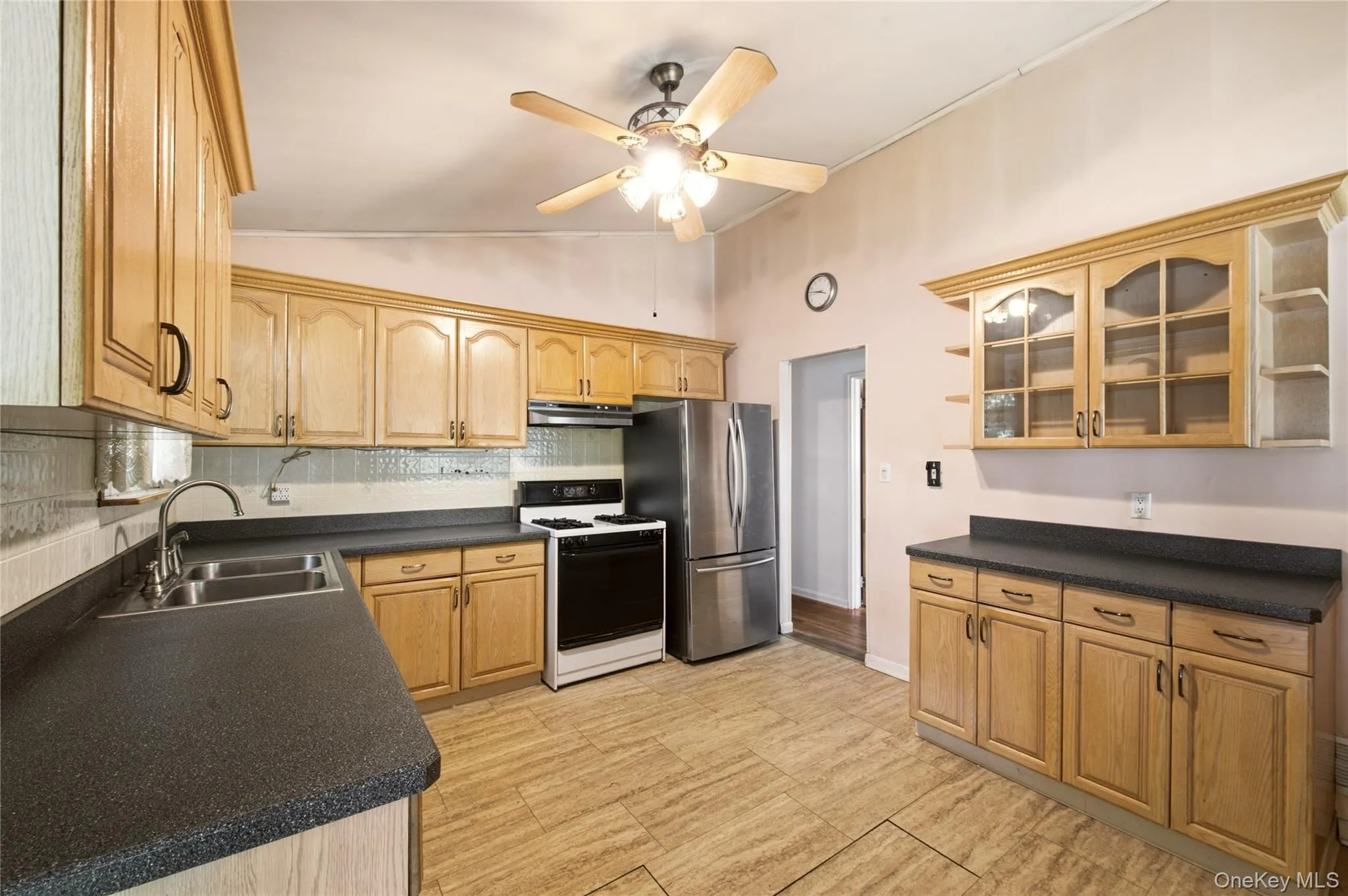 29 Penn Drive, Smithtown, NY, 4 Bedrooms Bedrooms, 6 Rooms Rooms,1 BathroomBathrooms,Residential,For Rent,Penn,0,1034371 29 Penn Drive, Smithtown, NY, 4 Bedrooms Bedrooms, 6 Rooms Rooms,1 BathroomBathrooms,Residential,For Rent,Penn,0,1034371