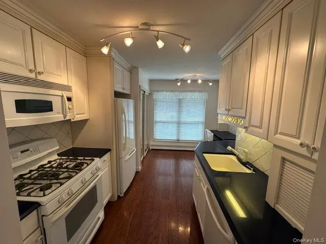 100 Baker Court, Hempstead, NY, 3 Bedrooms Bedrooms, 8 Rooms Rooms,2 BathroomsBathrooms,Residential Lease,For Rent,Baker,0,1034377 100 Baker Court, Hempstead, NY, 3 Bedrooms Bedrooms, 8 Rooms Rooms,2 BathroomsBathrooms,Residential Lease,For Rent,Baker,0,1034377