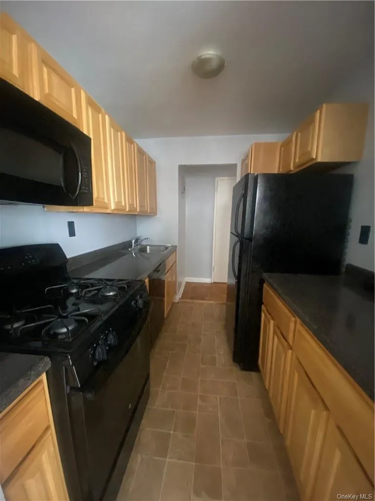 4 Sadore Lane, Yonkers, NY, 1 Bedroom Bedrooms, 3 Rooms Rooms,1 BathroomBathrooms,Residential Lease,For Rent,Sadore,0,1034419 4 Sadore Lane, Yonkers, NY, 1 Bedroom Bedrooms, 3 Rooms Rooms,1 BathroomBathrooms,Residential Lease,For Rent,Sadore,0,1034419