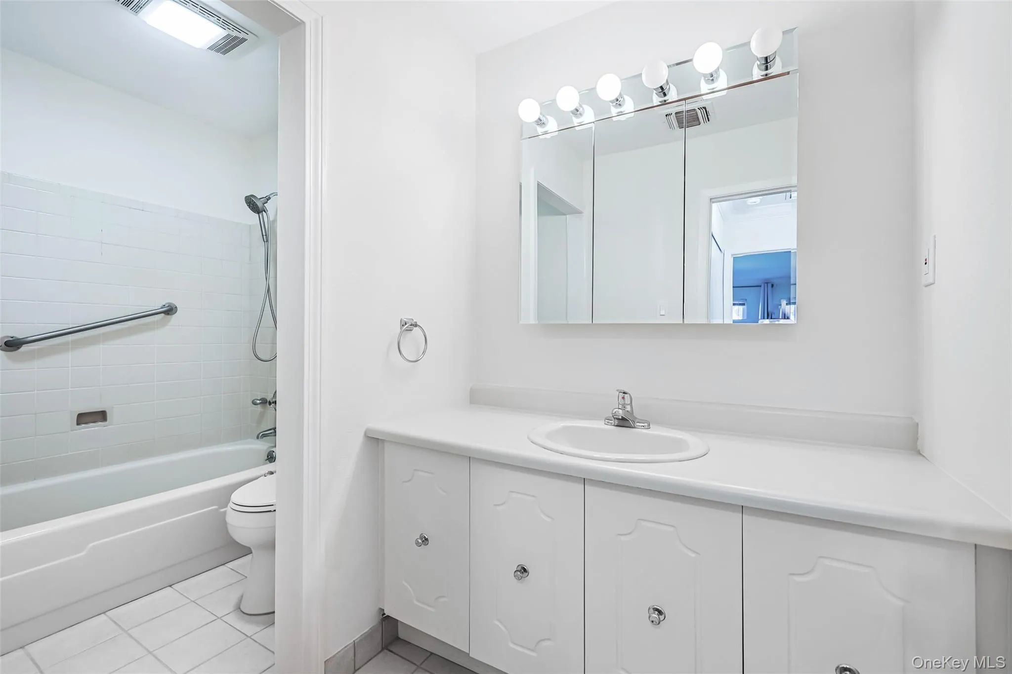 708 Cabot Court, Smithtown, NY, 1 Bedroom Bedrooms, 4 Rooms Rooms,1 BathroomBathrooms,Residential,For Rent,Cabot,0,1034423 708 Cabot Court, Smithtown, NY, 1 Bedroom Bedrooms, 4 Rooms Rooms,1 BathroomBathrooms,Residential,For Rent,Cabot,0,1034423