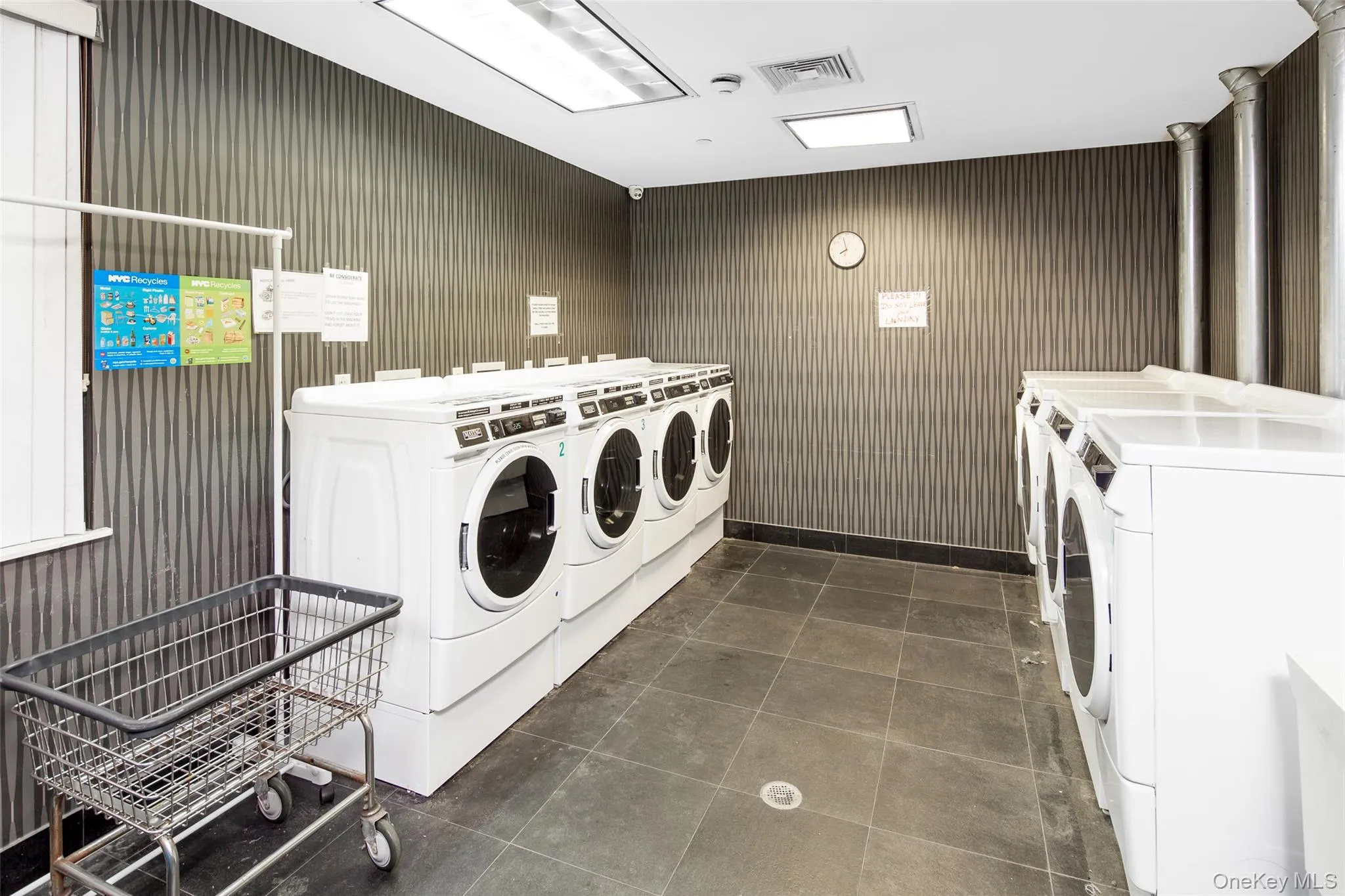 14320 Hoover Avenue, New York, NY, 1 Bedroom Bedrooms, 4 Rooms Rooms,1 BathroomBathrooms,Residential Lease,For Rent,Hoover,0,1034424 14320 Hoover Avenue, New York, NY, 1 Bedroom Bedrooms, 4 Rooms Rooms,1 BathroomBathrooms,Residential Lease,For Rent,Hoover,0,1034424