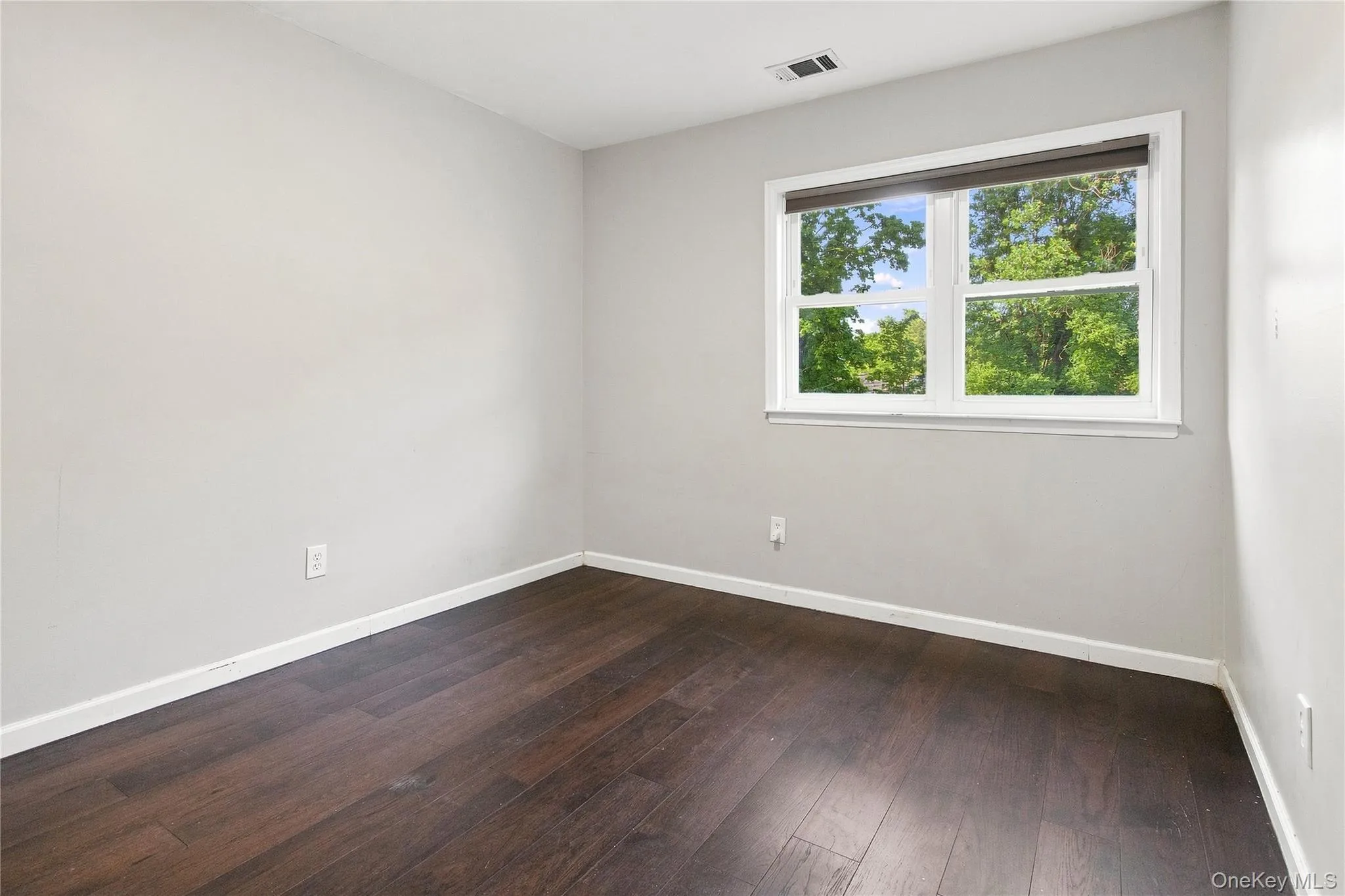 8 Manors Drive, Oyster Bay, NY, 3 Bedrooms Bedrooms, 6 Rooms Rooms,3 BathroomsBathrooms,Residential,For Rent,Manors,0,1034433 8 Manors Drive, Oyster Bay, NY, 3 Bedrooms Bedrooms, 6 Rooms Rooms,3 BathroomsBathrooms,Residential,For Rent,Manors,0,1034433
