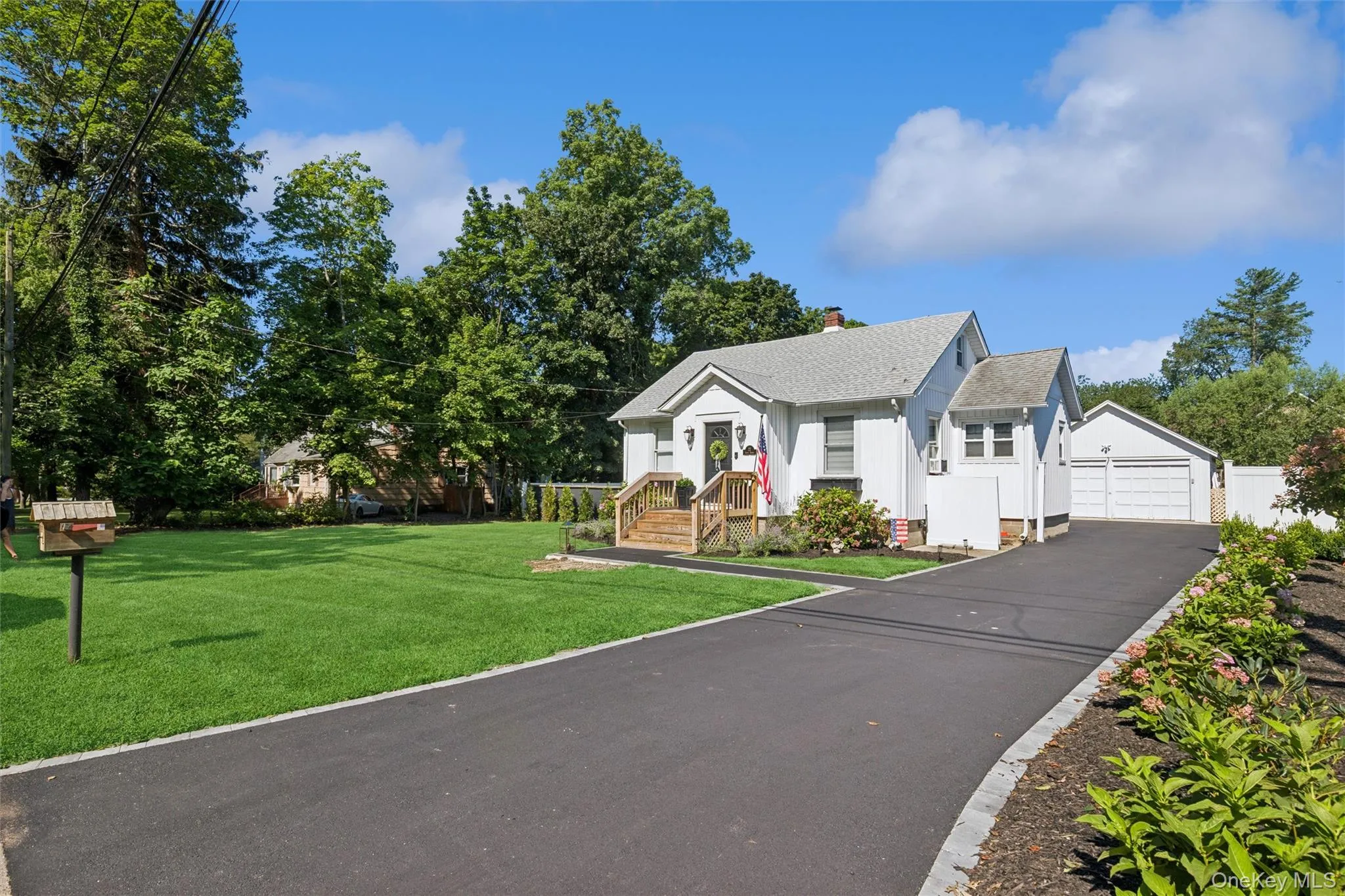 22 South Avenue, Smithtown, NY, 3 Bedrooms Bedrooms, 5 Rooms Rooms,2 BathroomsBathrooms,Residential,For Rent,South,0,1034437 22 South Avenue, Smithtown, NY, 3 Bedrooms Bedrooms, 5 Rooms Rooms,2 BathroomsBathrooms,Residential,For Rent,South,0,1034437