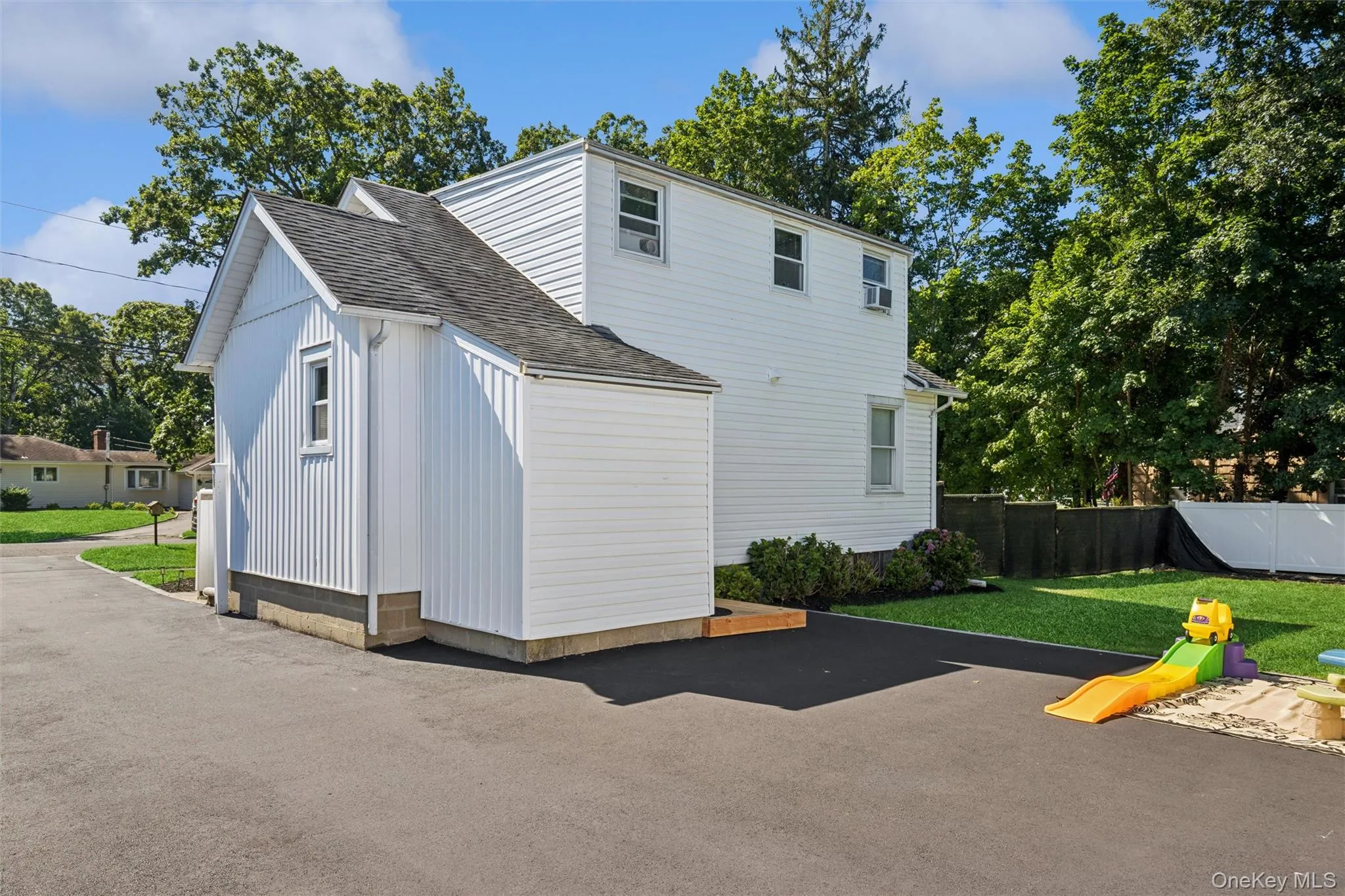 22 South Avenue, Smithtown, NY, 3 Bedrooms Bedrooms, 5 Rooms Rooms,2 BathroomsBathrooms,Residential,For Rent,South,0,1034437 22 South Avenue, Smithtown, NY, 3 Bedrooms Bedrooms, 5 Rooms Rooms,2 BathroomsBathrooms,Residential,For Rent,South,0,1034437