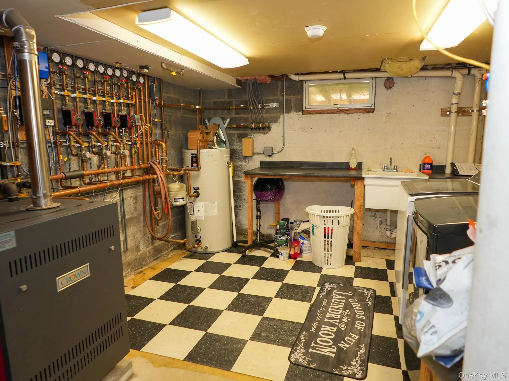 Utility room, work shop, laundry room Utility room, work shop, laundry room