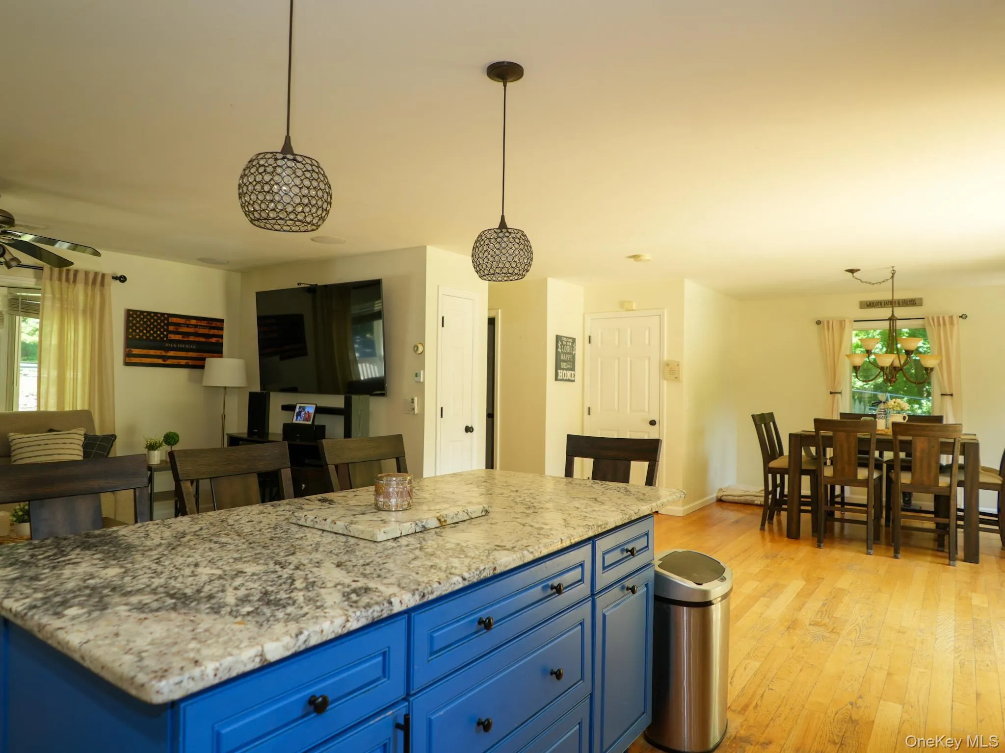 Separate dining area in addition to the island seating Separate dining area in addition to the island seating