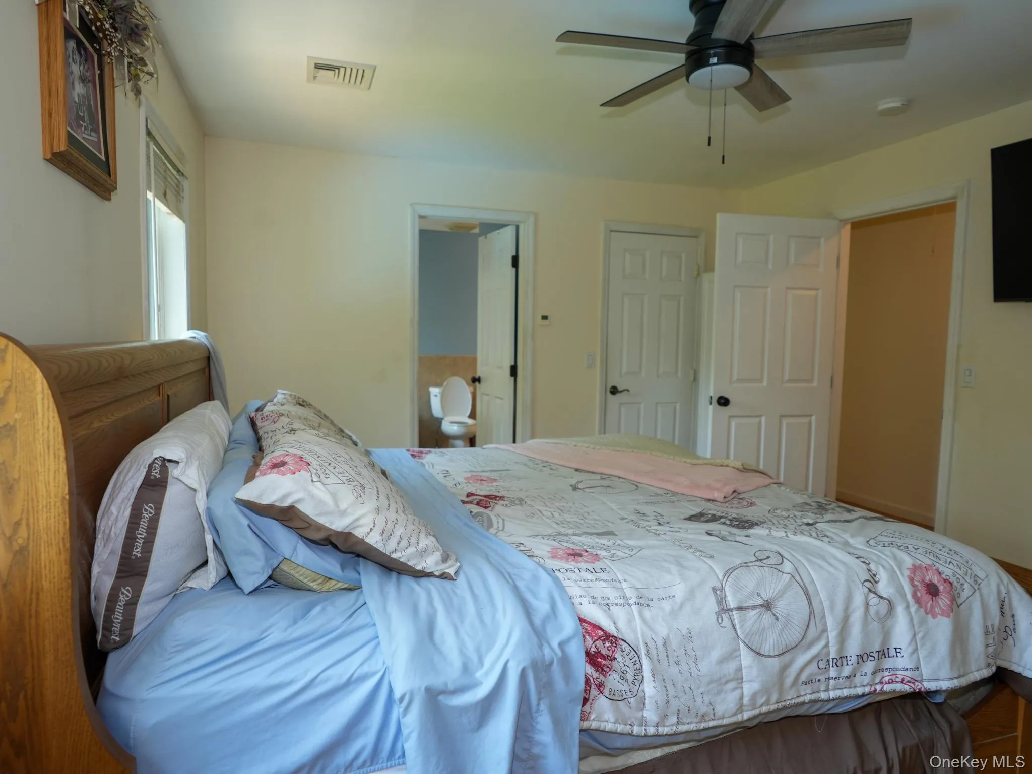 With plenty of space and His and Hers walk in closets With plenty of space and His and Hers walk in closets