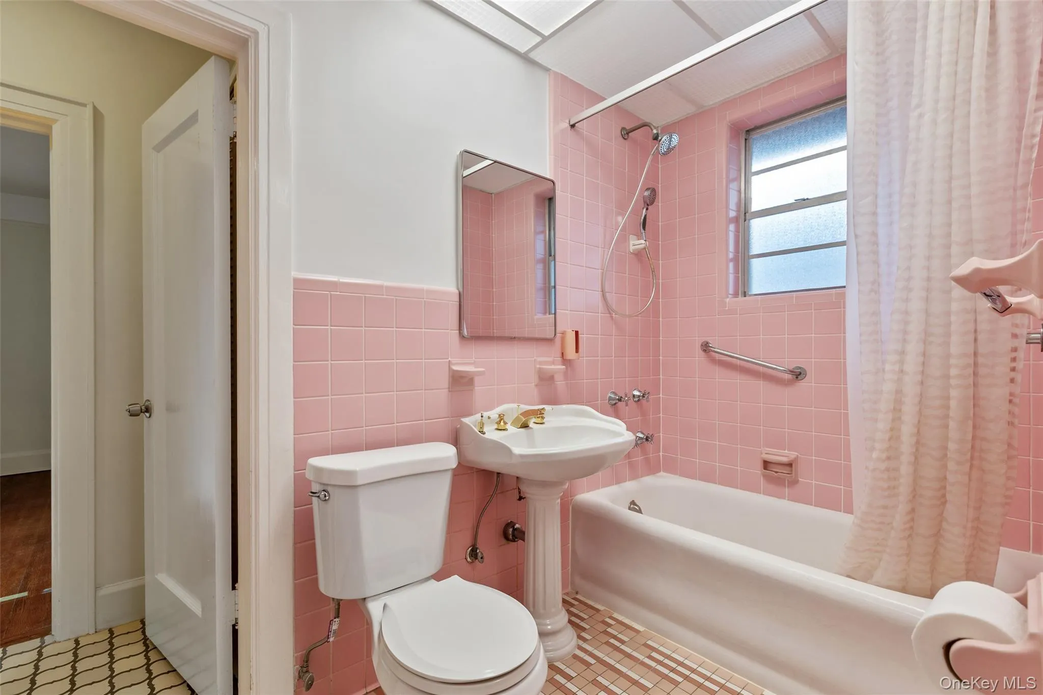210 aka 206 Hollywood Avenue, Yonkers, NY, 4 Bedrooms Bedrooms, 7 Rooms Rooms,1 BathroomBathrooms,Residential,For Rent,Hollywood,0,1034450 210 aka 206 Hollywood Avenue, Yonkers, NY, 4 Bedrooms Bedrooms, 7 Rooms Rooms,1 BathroomBathrooms,Residential,For Rent,Hollywood,0,1034450