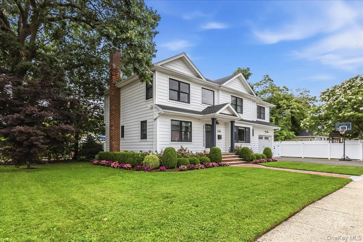 1214 Maple Avenue, Hempstead, NY, 5 Bedrooms Bedrooms, 8 Rooms Rooms,3 BathroomsBathrooms,Residential Lease,For Rent,Maple,0,1034454 1214 Maple Avenue, Hempstead, NY, 5 Bedrooms Bedrooms, 8 Rooms Rooms,3 BathroomsBathrooms,Residential Lease,For Rent,Maple,0,1034454