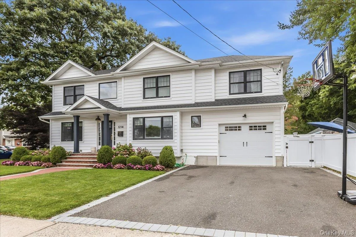 1214 Maple Avenue, Hempstead, NY, 5 Bedrooms Bedrooms, 8 Rooms Rooms,3 BathroomsBathrooms,Residential Lease,For Rent,Maple,0,1034454 1214 Maple Avenue, Hempstead, NY, 5 Bedrooms Bedrooms, 8 Rooms Rooms,3 BathroomsBathrooms,Residential Lease,For Rent,Maple,0,1034454