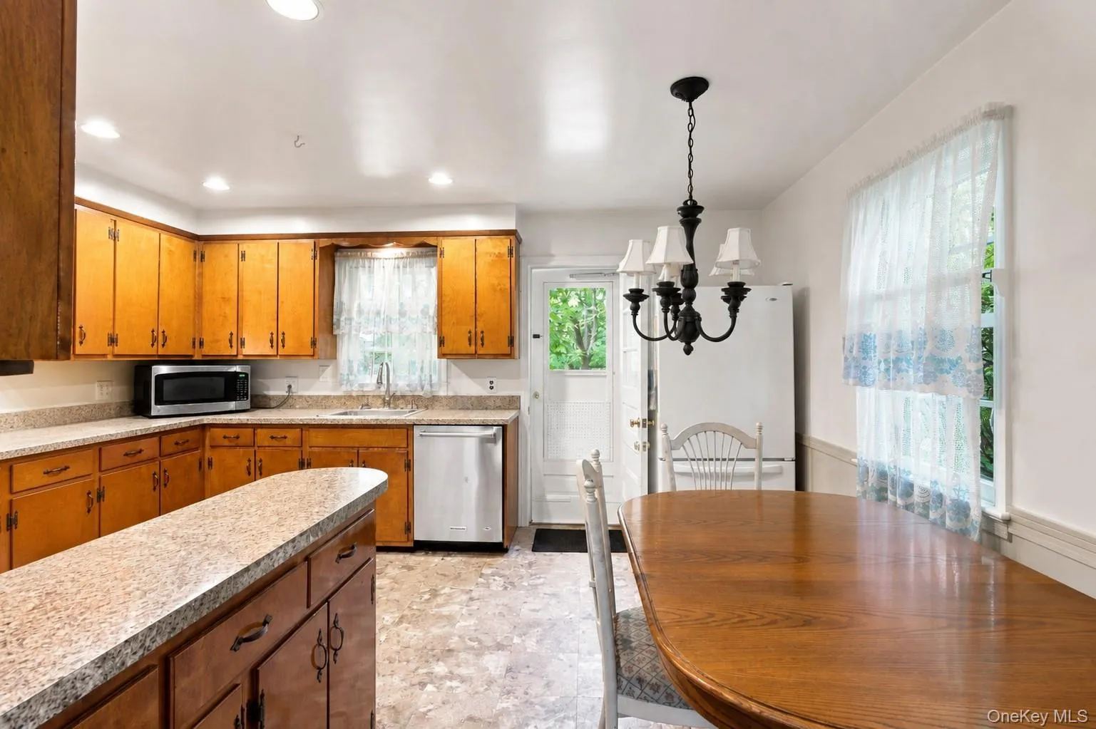 26 Reynolds Place, Eastchester, NY, 3 Bedrooms Bedrooms, 7 Rooms Rooms,2 BathroomsBathrooms,Residential,For Rent,Reynolds,0,1034459 26 Reynolds Place, Eastchester, NY, 3 Bedrooms Bedrooms, 7 Rooms Rooms,2 BathroomsBathrooms,Residential,For Rent,Reynolds,0,1034459