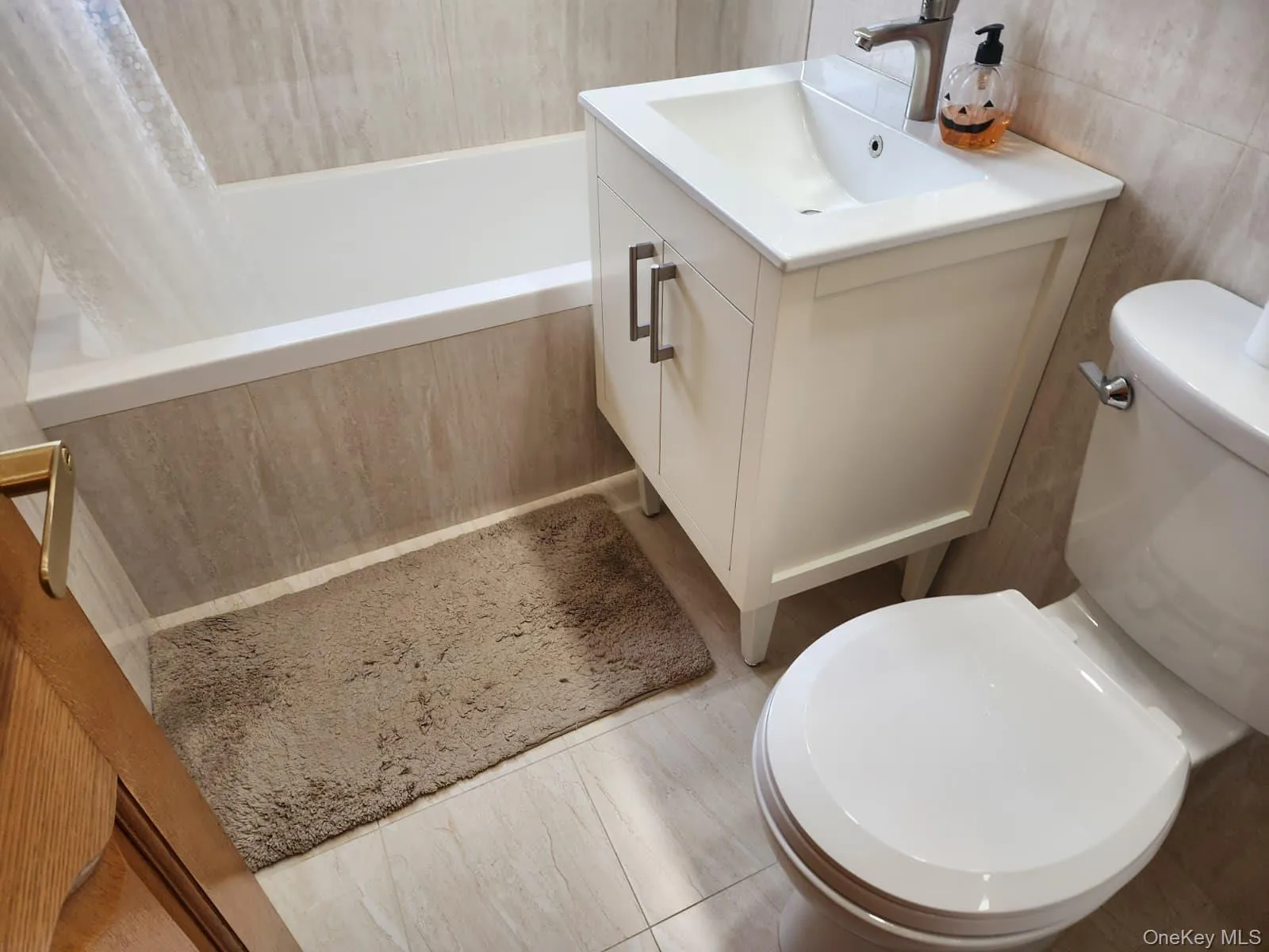 61-25 98th Street, New York, NY, 3 Bedrooms Bedrooms, 6 Rooms Rooms,2 BathroomsBathrooms,Residential,For Rent,98th,0,1034460 61-25 98th Street, New York, NY, 3 Bedrooms Bedrooms, 6 Rooms Rooms,2 BathroomsBathrooms,Residential,For Rent,98th,0,1034460