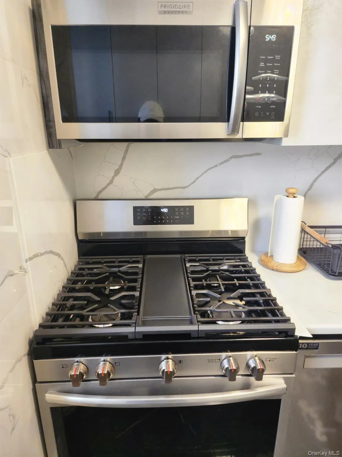 61-25 98th Street, New York, NY, 3 Bedrooms Bedrooms, 6 Rooms Rooms,2 BathroomsBathrooms,Residential,For Rent,98th,0,1034460 61-25 98th Street, New York, NY, 3 Bedrooms Bedrooms, 6 Rooms Rooms,2 BathroomsBathrooms,Residential,For Rent,98th,0,1034460
