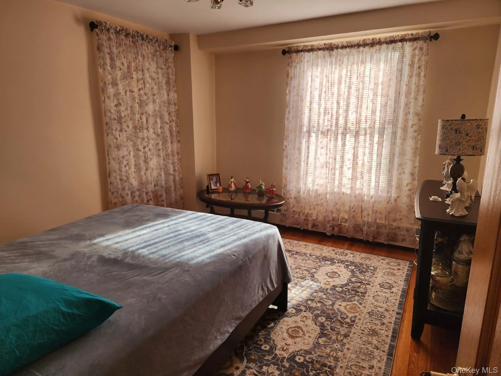 61-25 98th Street, New York, NY, 3 Bedrooms Bedrooms, 6 Rooms Rooms,2 BathroomsBathrooms,Residential,For Rent,98th,0,1034460 61-25 98th Street, New York, NY, 3 Bedrooms Bedrooms, 6 Rooms Rooms,2 BathroomsBathrooms,Residential,For Rent,98th,0,1034460