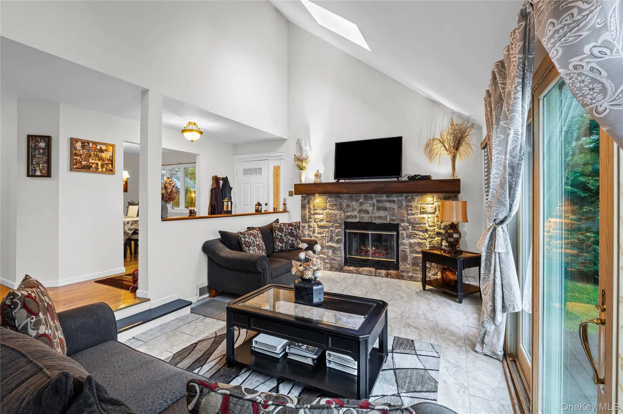 2 Windsor Court, Babylon, NY, 3 Bedrooms Bedrooms, 8 Rooms Rooms,2 BathroomsBathrooms,Residential,For Rent,Windsor,0,1034464 2 Windsor Court, Babylon, NY, 3 Bedrooms Bedrooms, 8 Rooms Rooms,2 BathroomsBathrooms,Residential,For Rent,Windsor,0,1034464