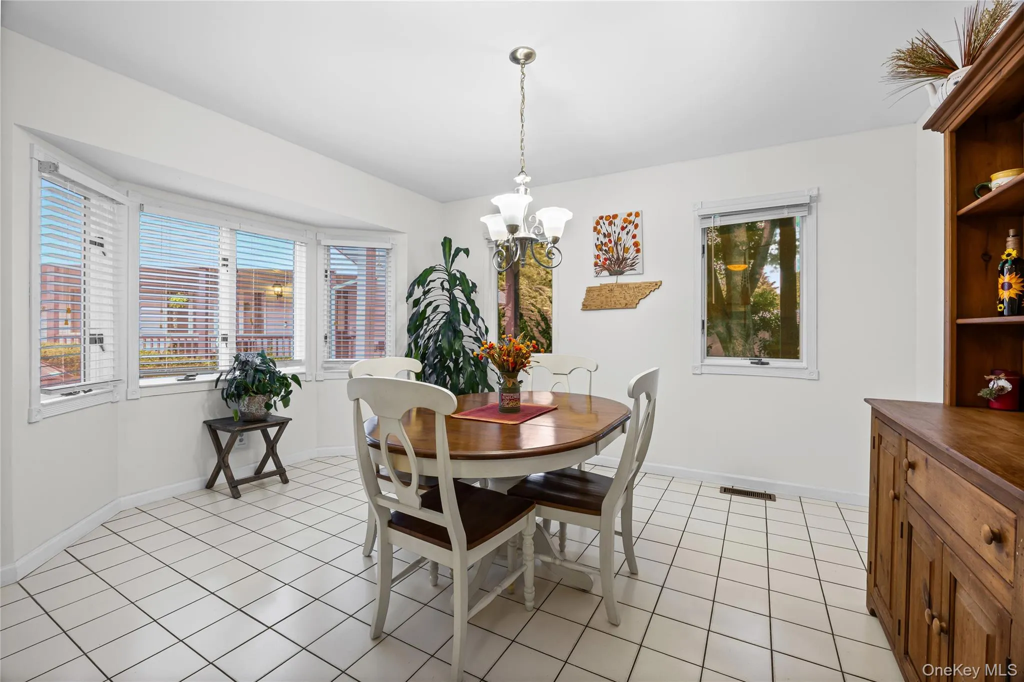 2 Windsor Court, Babylon, NY, 3 Bedrooms Bedrooms, 8 Rooms Rooms,2 BathroomsBathrooms,Residential,For Rent,Windsor,0,1034464 2 Windsor Court, Babylon, NY, 3 Bedrooms Bedrooms, 8 Rooms Rooms,2 BathroomsBathrooms,Residential,For Rent,Windsor,0,1034464