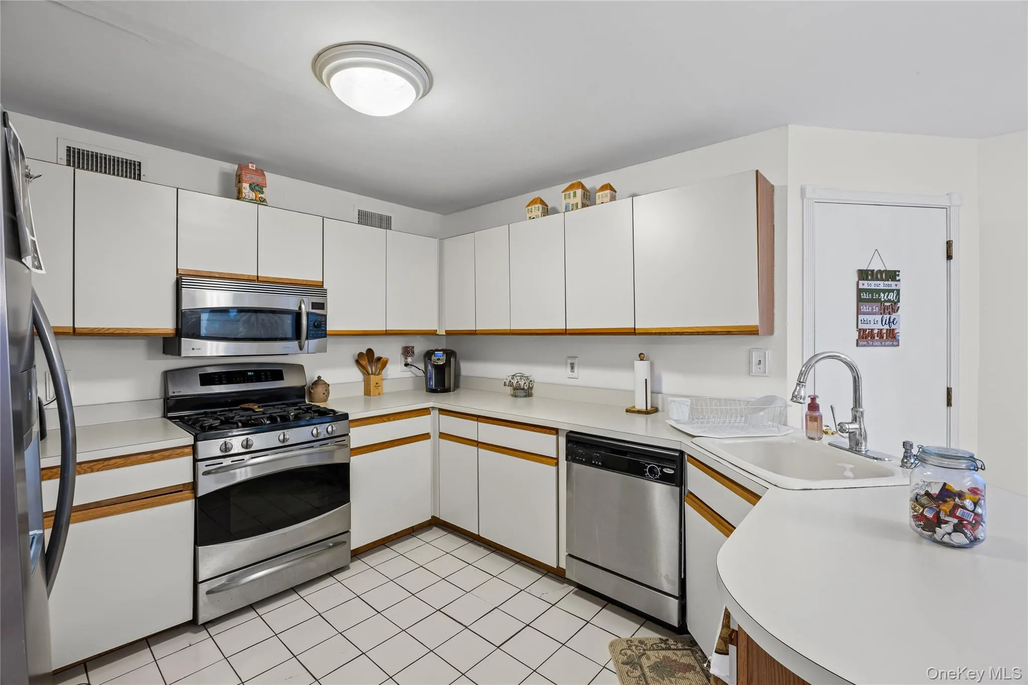 2 Windsor Court, Babylon, NY, 3 Bedrooms Bedrooms, 8 Rooms Rooms,2 BathroomsBathrooms,Residential,For Rent,Windsor,0,1034464 2 Windsor Court, Babylon, NY, 3 Bedrooms Bedrooms, 8 Rooms Rooms,2 BathroomsBathrooms,Residential,For Rent,Windsor,0,1034464