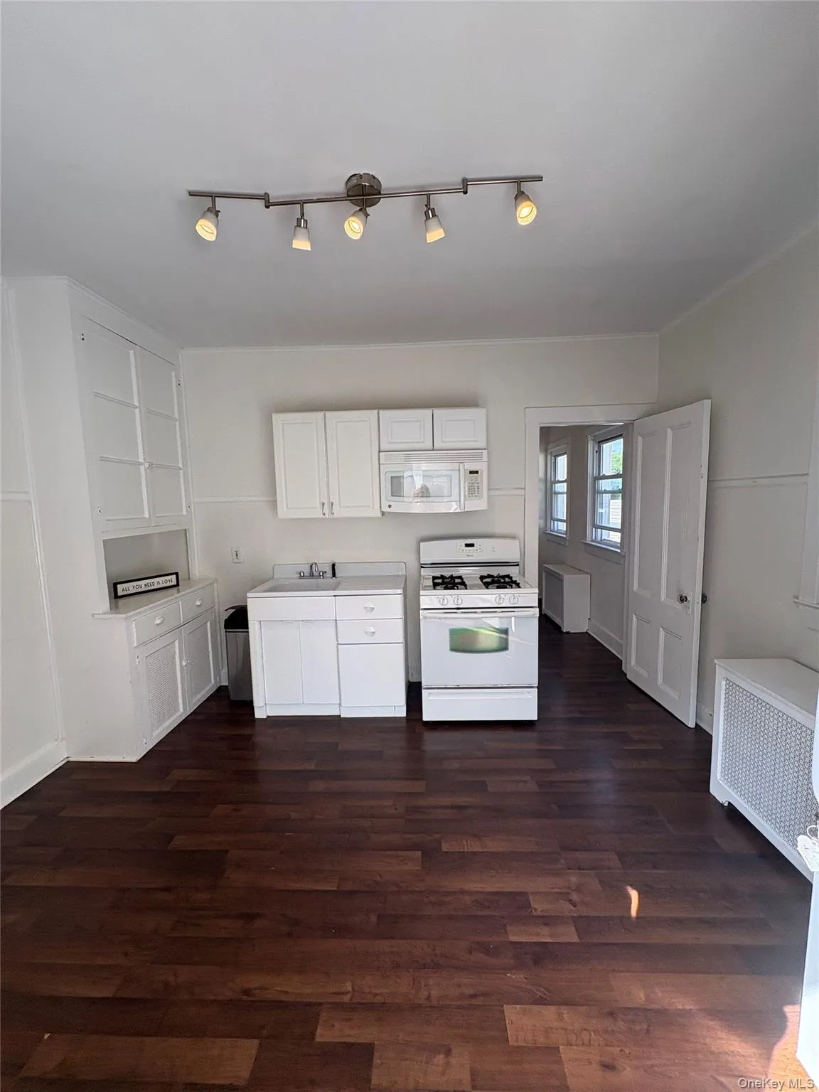 42 Pleasant Place, Eastchester, NY, 1 Bedroom Bedrooms, 2 Room Rooms,1 BathroomBathrooms,Residential Lease,For Rent,Pleasant,0,1034468 42 Pleasant Place, Eastchester, NY, 1 Bedroom Bedrooms, 2 Room Rooms,1 BathroomBathrooms,Residential Lease,For Rent,Pleasant,0,1034468