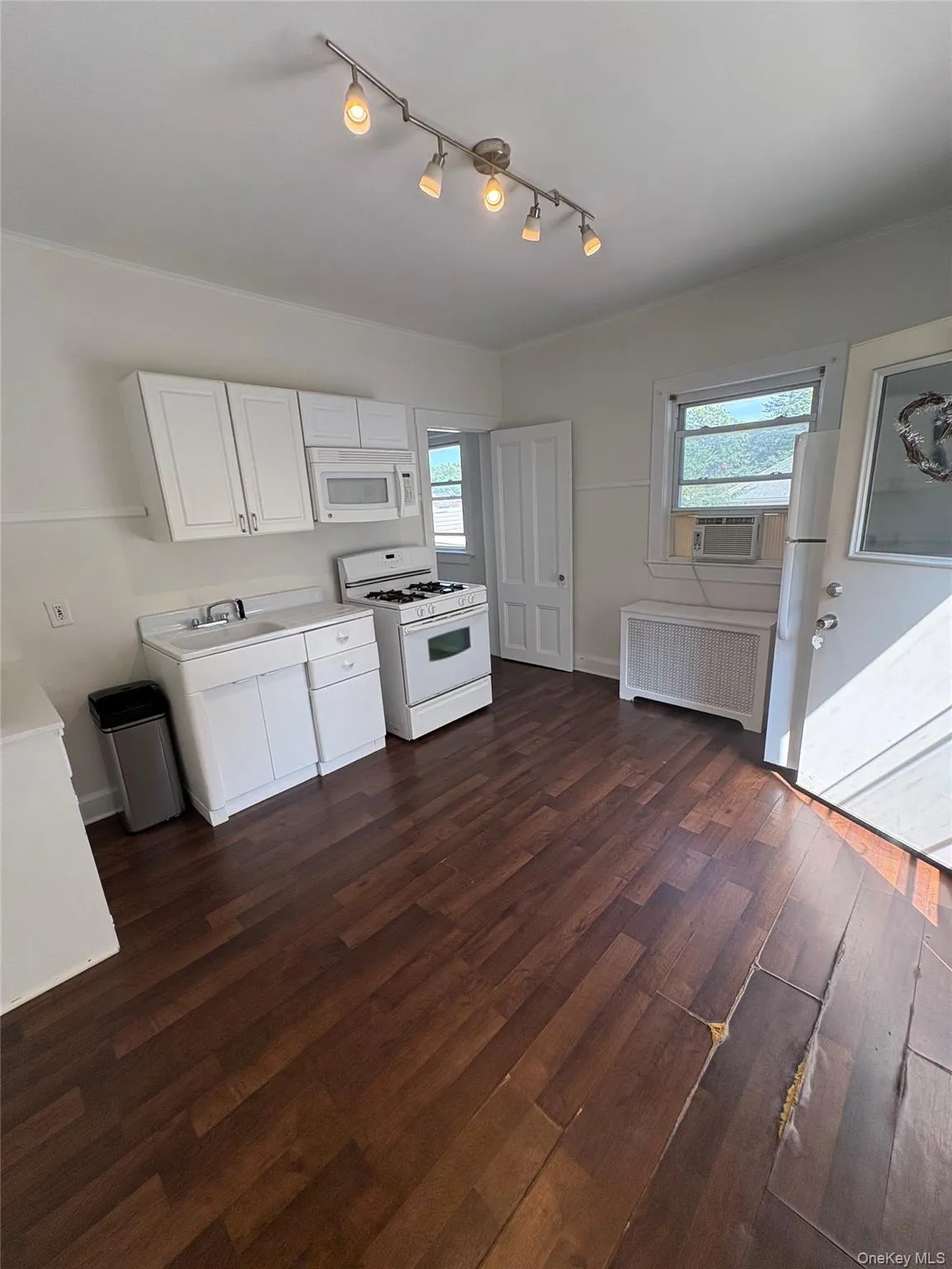 42 Pleasant Place, Eastchester, NY, 1 Bedroom Bedrooms, 2 Room Rooms,1 BathroomBathrooms,Residential Lease,For Rent,Pleasant,0,1034468 42 Pleasant Place, Eastchester, NY, 1 Bedroom Bedrooms, 2 Room Rooms,1 BathroomBathrooms,Residential Lease,For Rent,Pleasant,0,1034468