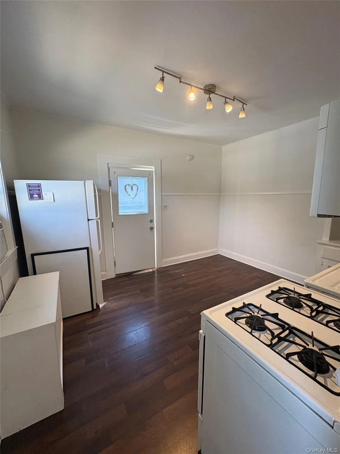 42 Pleasant Place, Eastchester, NY, 1 Bedroom Bedrooms, 2 Room Rooms,1 BathroomBathrooms,Residential Lease,For Rent,Pleasant,0,1034468 42 Pleasant Place, Eastchester, NY, 1 Bedroom Bedrooms, 2 Room Rooms,1 BathroomBathrooms,Residential Lease,For Rent,Pleasant,0,1034468