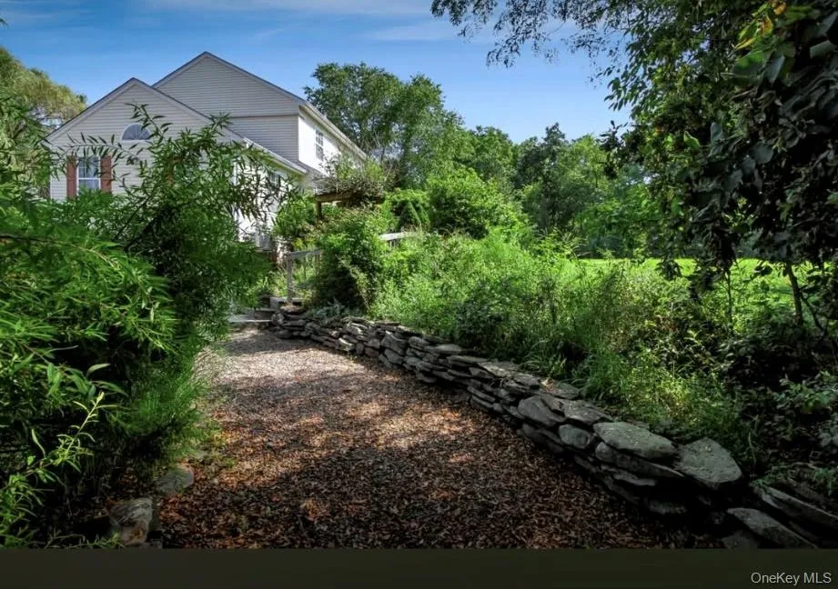 28 Church Farm Road, Gardiner, NY, 3 Bedrooms Bedrooms, 8 Rooms Rooms,2 BathroomsBathrooms,Residential,For Rent,Church Farm,0,1034470 28 Church Farm Road, Gardiner, NY, 3 Bedrooms Bedrooms, 8 Rooms Rooms,2 BathroomsBathrooms,Residential,For Rent,Church Farm,0,1034470