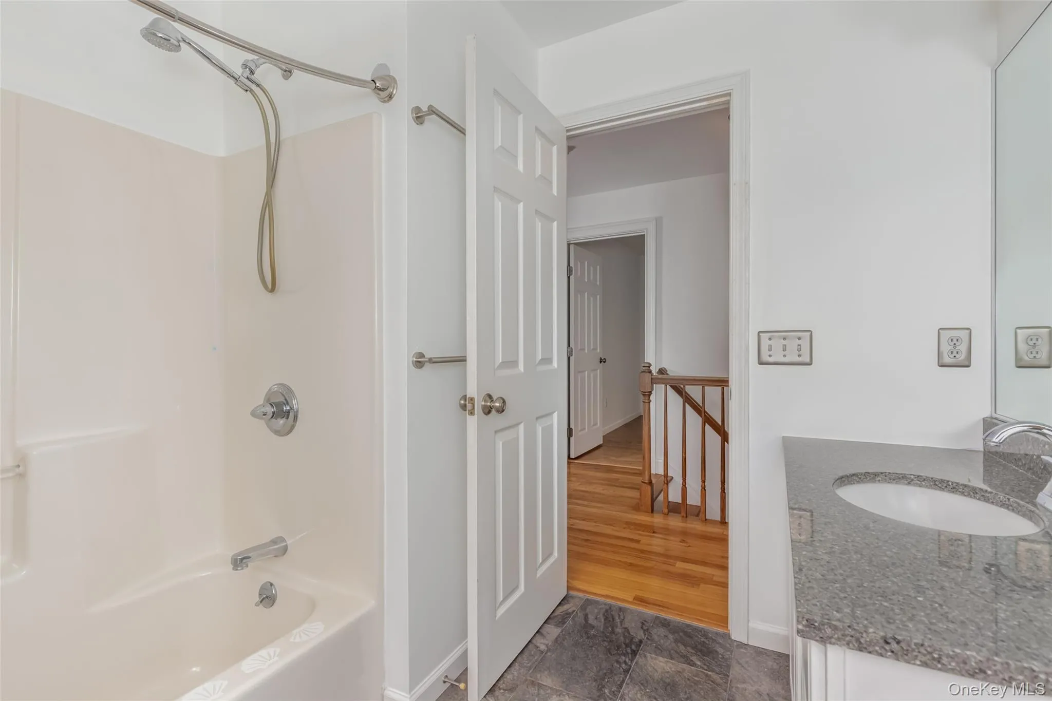 28 Church Farm Road, Gardiner, NY, 3 Bedrooms Bedrooms, 8 Rooms Rooms,2 BathroomsBathrooms,Residential,For Rent,Church Farm,0,1034470 28 Church Farm Road, Gardiner, NY, 3 Bedrooms Bedrooms, 8 Rooms Rooms,2 BathroomsBathrooms,Residential,For Rent,Church Farm,0,1034470
