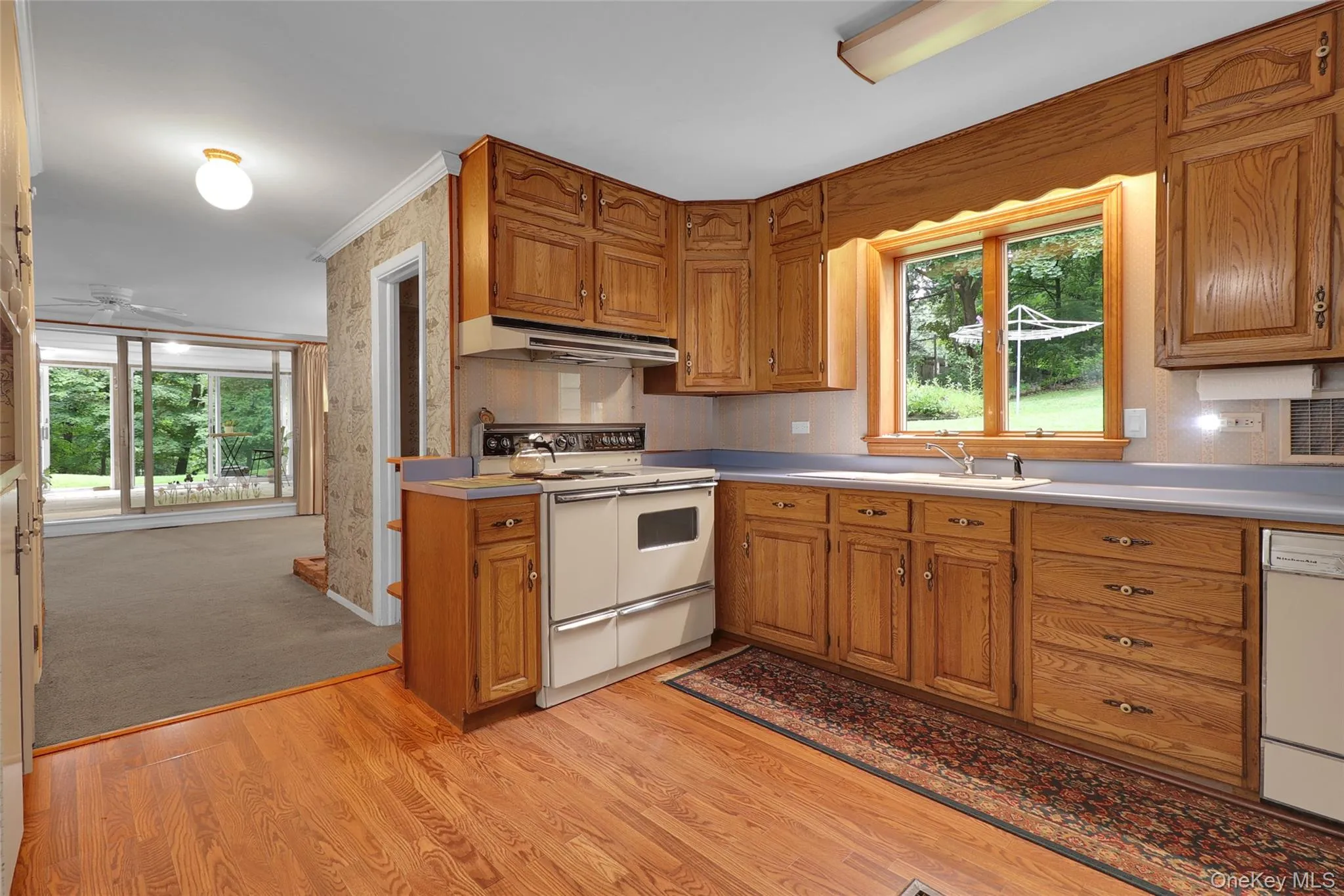 Open kitchen with easy access to living room Open kitchen with easy access to living room
