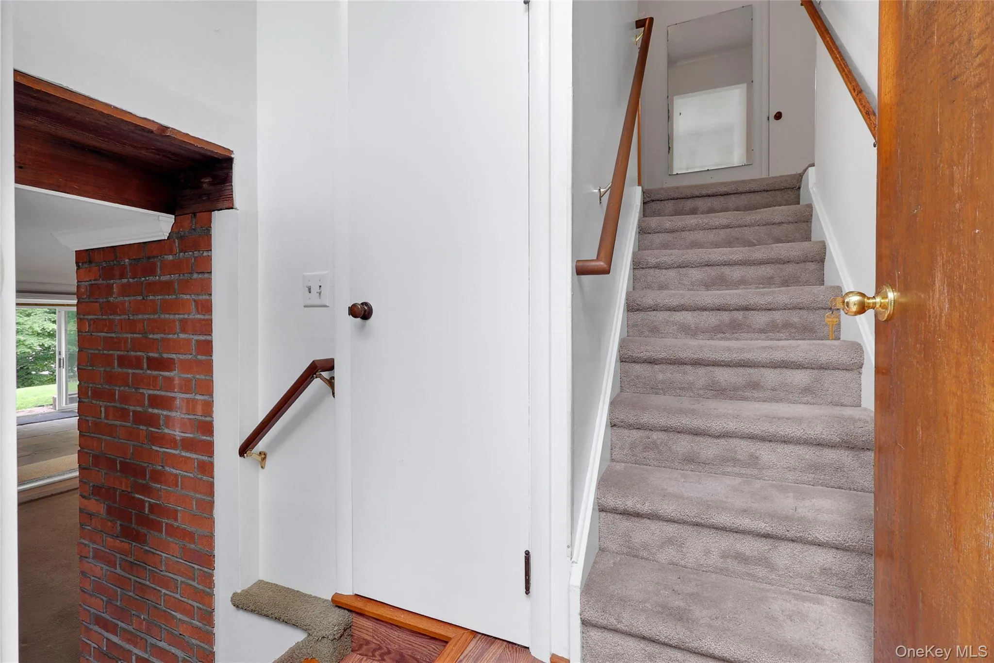 Entrance with stairs to living room and to bedrooms Entrance with stairs to living room and to bedrooms