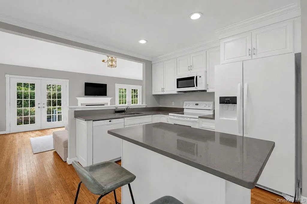 155 Little Fresh Pond Road, Southampton, NY, 3 Bedrooms Bedrooms, 6 Rooms Rooms,3 BathroomsBathrooms,Residential Lease,For Rent,Little Fresh Pond,0,1034484 155 Little Fresh Pond Road, Southampton, NY, 3 Bedrooms Bedrooms, 6 Rooms Rooms,3 BathroomsBathrooms,Residential Lease,For Rent,Little Fresh Pond,0,1034484