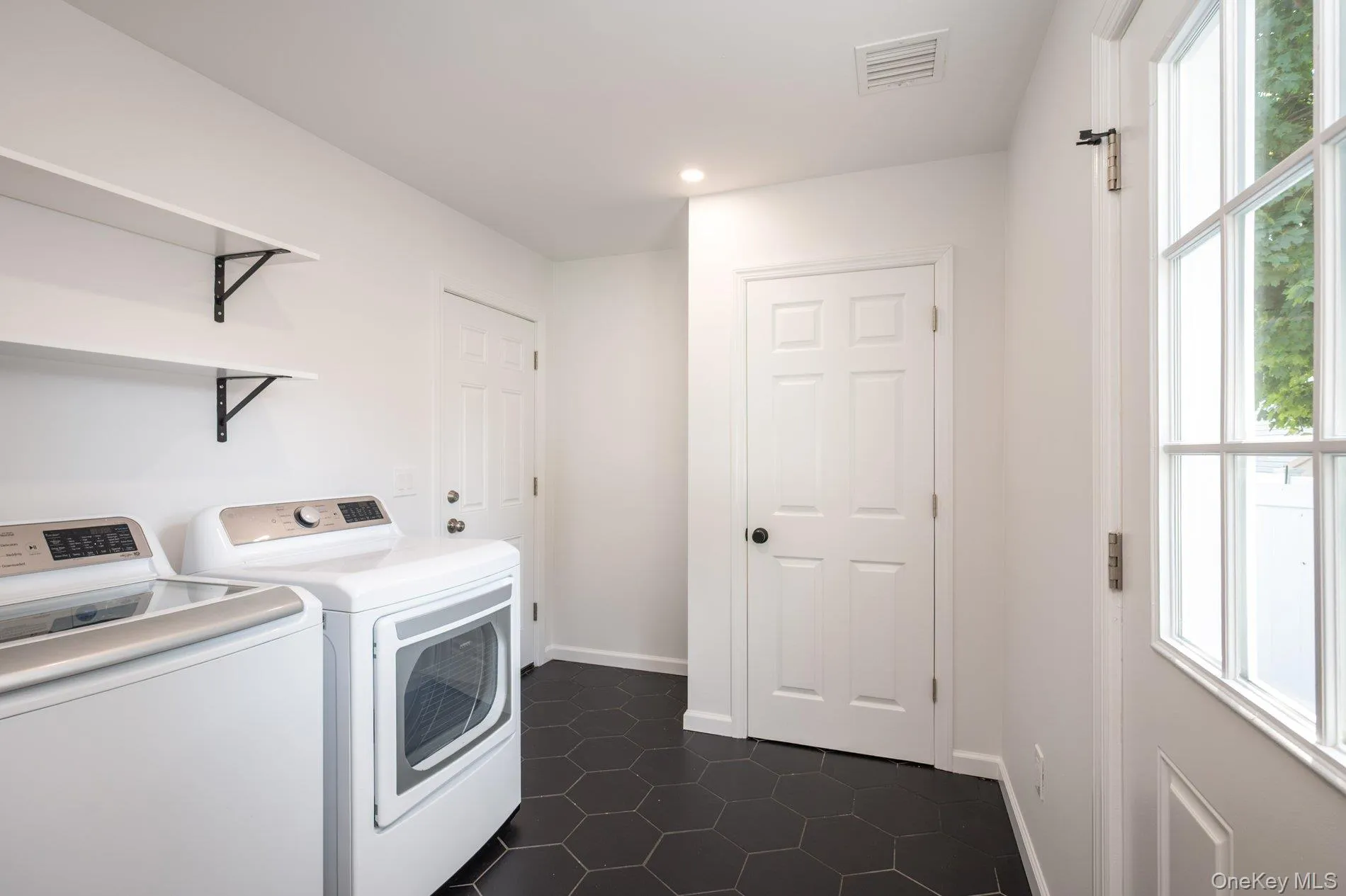 2624 Saw Mill Road, Hempstead, NY, 3 Bedrooms Bedrooms, 7 Rooms Rooms,2 BathroomsBathrooms,Residential Lease,For Rent,Saw Mill,0,1034497 2624 Saw Mill Road, Hempstead, NY, 3 Bedrooms Bedrooms, 7 Rooms Rooms,2 BathroomsBathrooms,Residential Lease,For Rent,Saw Mill,0,1034497