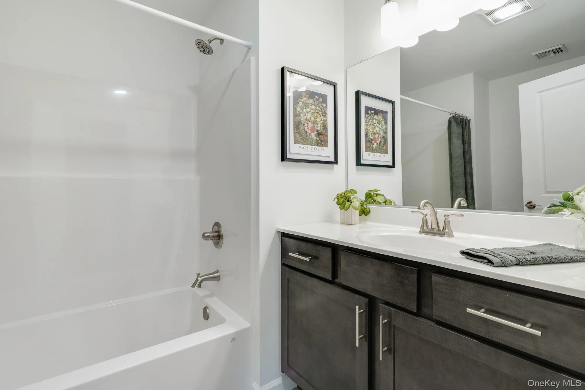 Full bath with vanity and shower / tub combo Full bath with vanity and shower / tub combo