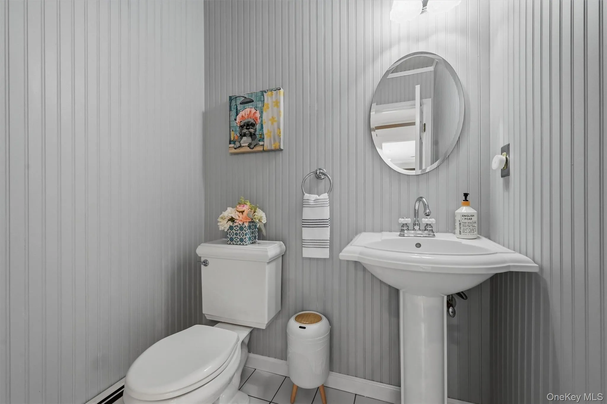 Even the half bath was given detail. Look up to see the crown molding. Even the half bath was given detail. Look up to see the crown molding.