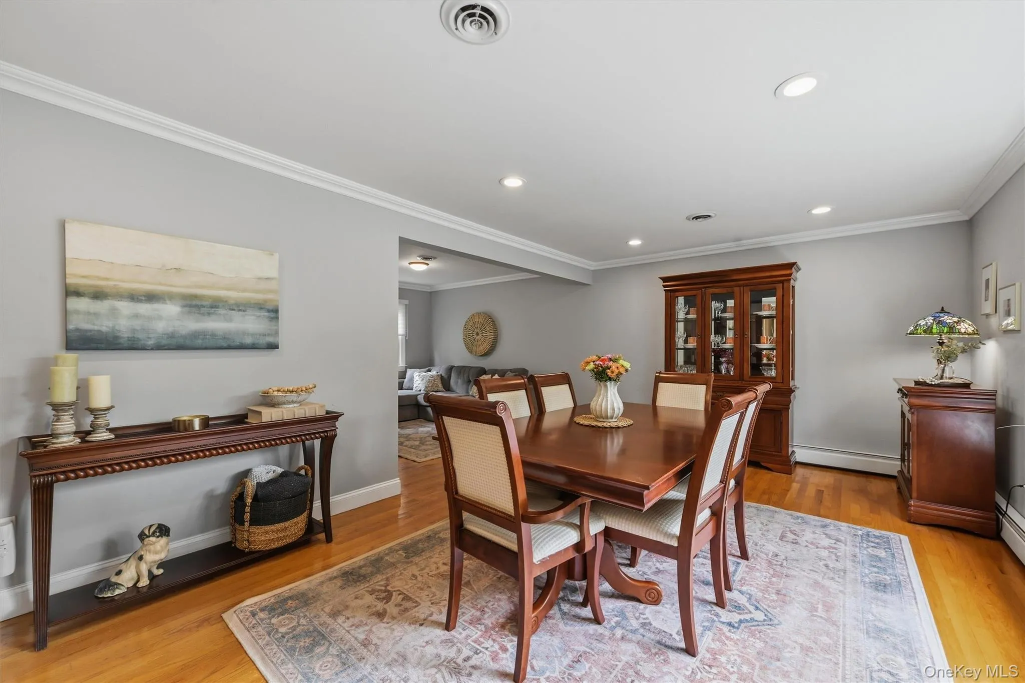 This room is large enough to hold all of your dinner guests. This room is large enough to hold all of your dinner guests.