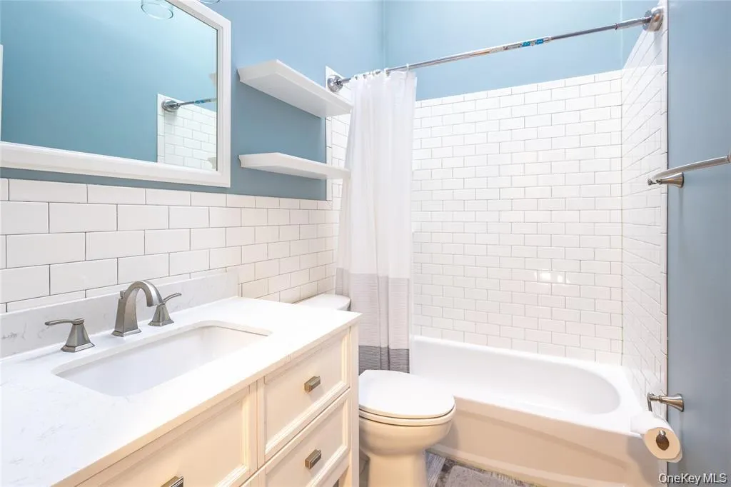 124 Donna Drive, Riverhead, NY, 3 Bedrooms Bedrooms, 8 Rooms Rooms,2 BathroomsBathrooms,Residential,For Rent,Donna,0,1034520 124 Donna Drive, Riverhead, NY, 3 Bedrooms Bedrooms, 8 Rooms Rooms,2 BathroomsBathrooms,Residential,For Rent,Donna,0,1034520