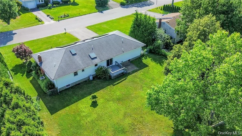 124 Donna Drive, Riverhead, NY, 3 Bedrooms Bedrooms, 8 Rooms Rooms,2 BathroomsBathrooms,Residential,For Rent,Donna,0,1034520 124 Donna Drive, Riverhead, NY, 3 Bedrooms Bedrooms, 8 Rooms Rooms,2 BathroomsBathrooms,Residential,For Rent,Donna,0,1034520