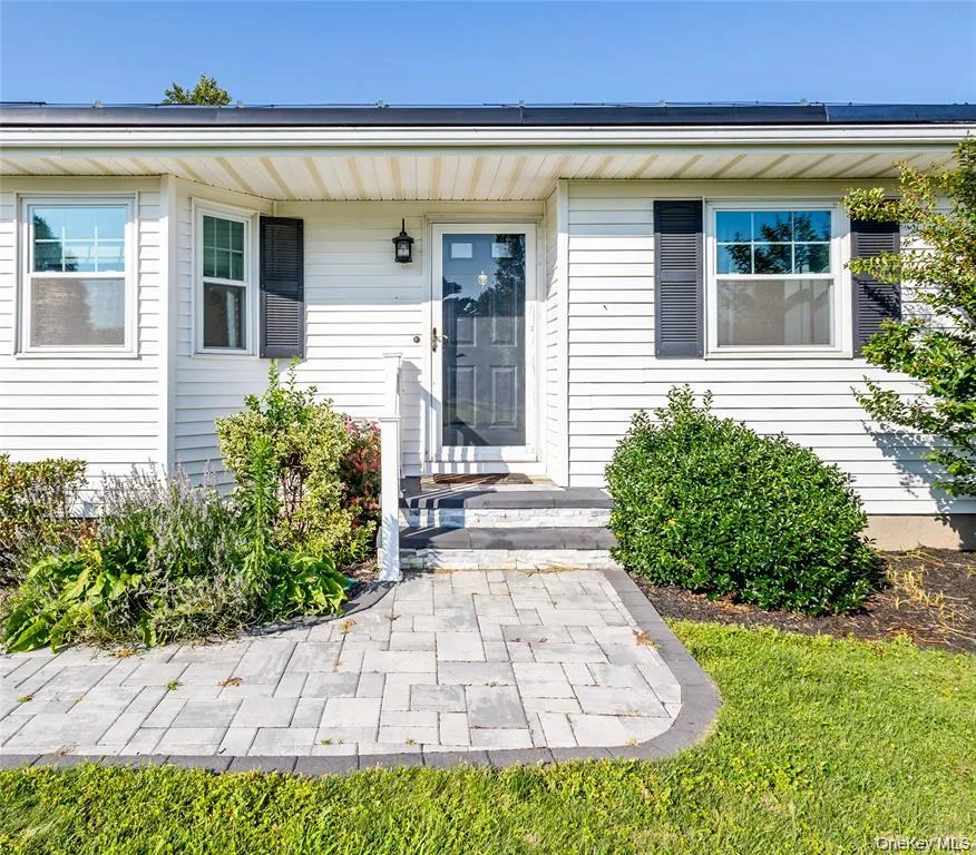 124 Donna Drive, Riverhead, NY, 3 Bedrooms Bedrooms, 8 Rooms Rooms,2 BathroomsBathrooms,Residential,For Rent,Donna,0,1034520 124 Donna Drive, Riverhead, NY, 3 Bedrooms Bedrooms, 8 Rooms Rooms,2 BathroomsBathrooms,Residential,For Rent,Donna,0,1034520