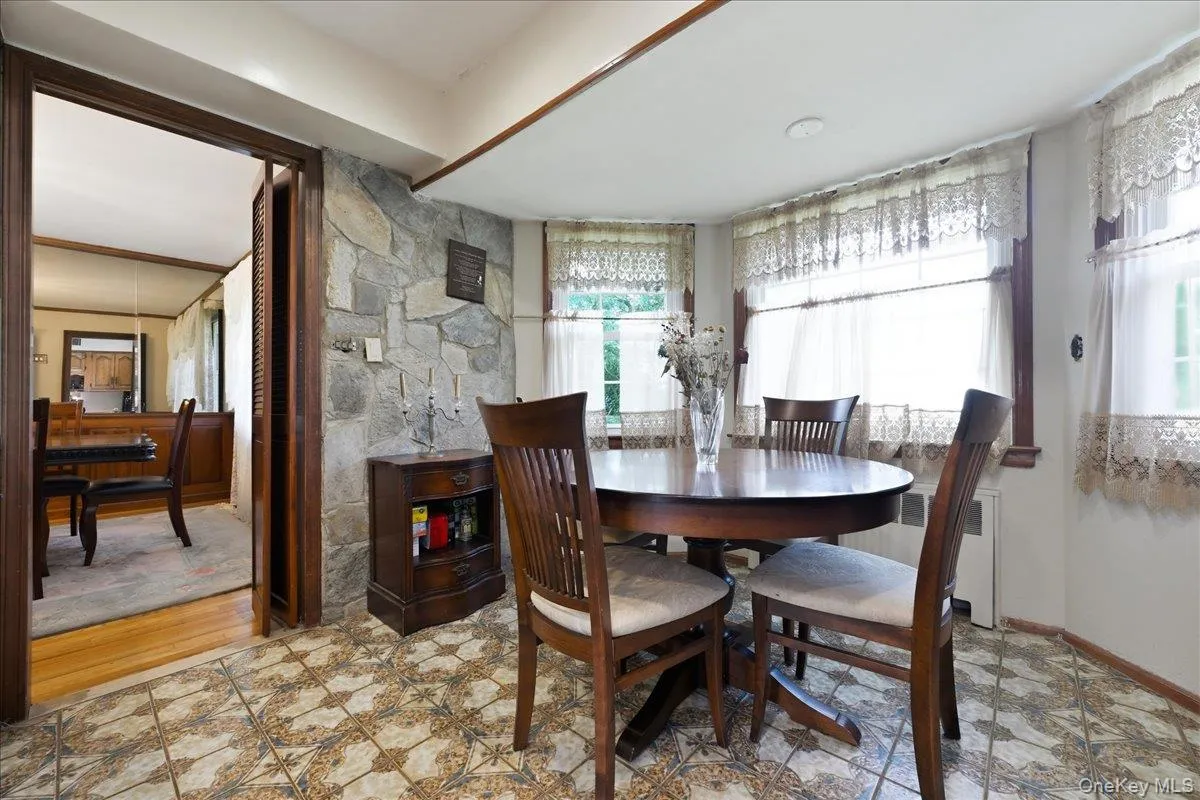 EIK with Breakfast nook EIK with Breakfast nook