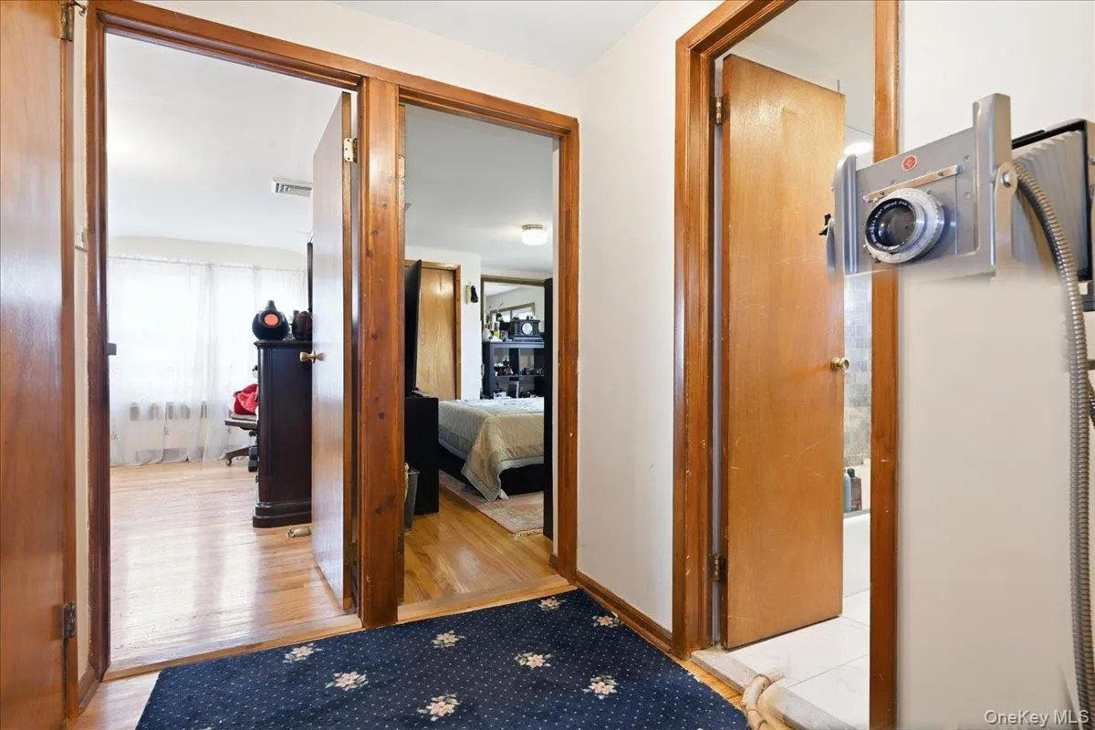 top level- with 2 Large Brs and Full Bathroom top level- with 2 Large Brs and Full Bathroom
