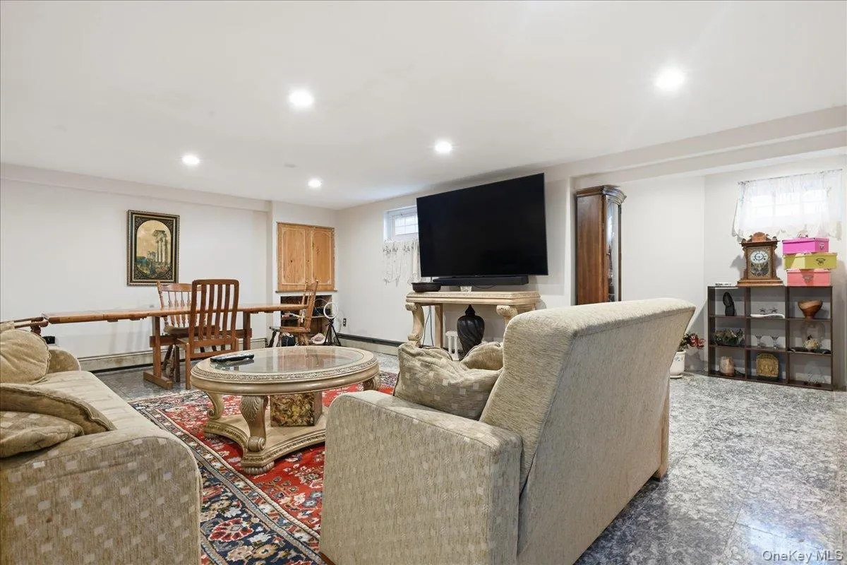 288 Brower Avenue, Hempstead, NY, 5 Bedrooms Bedrooms, 11 Rooms Rooms,3 BathroomsBathrooms,Residential,For Rent,Brower,0,1034544 288 Brower Avenue, Hempstead, NY, 5 Bedrooms Bedrooms, 11 Rooms Rooms,3 BathroomsBathrooms,Residential,For Rent,Brower,0,1034544